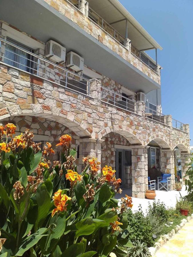 Golden Dolphin Studios & Apartments Alykes  Luaran gambar